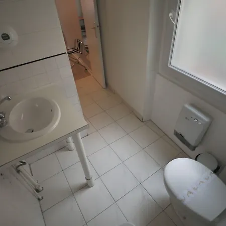 Wilson Square 酒店 2*