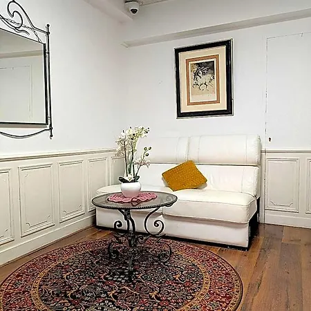Wilson Square Hotel 2*