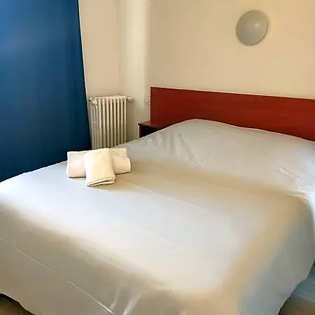 Wilson Square Hotel 2*