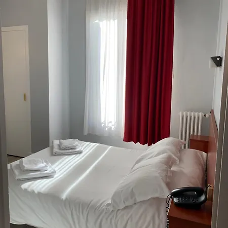 Wilson Square Hotel 2*